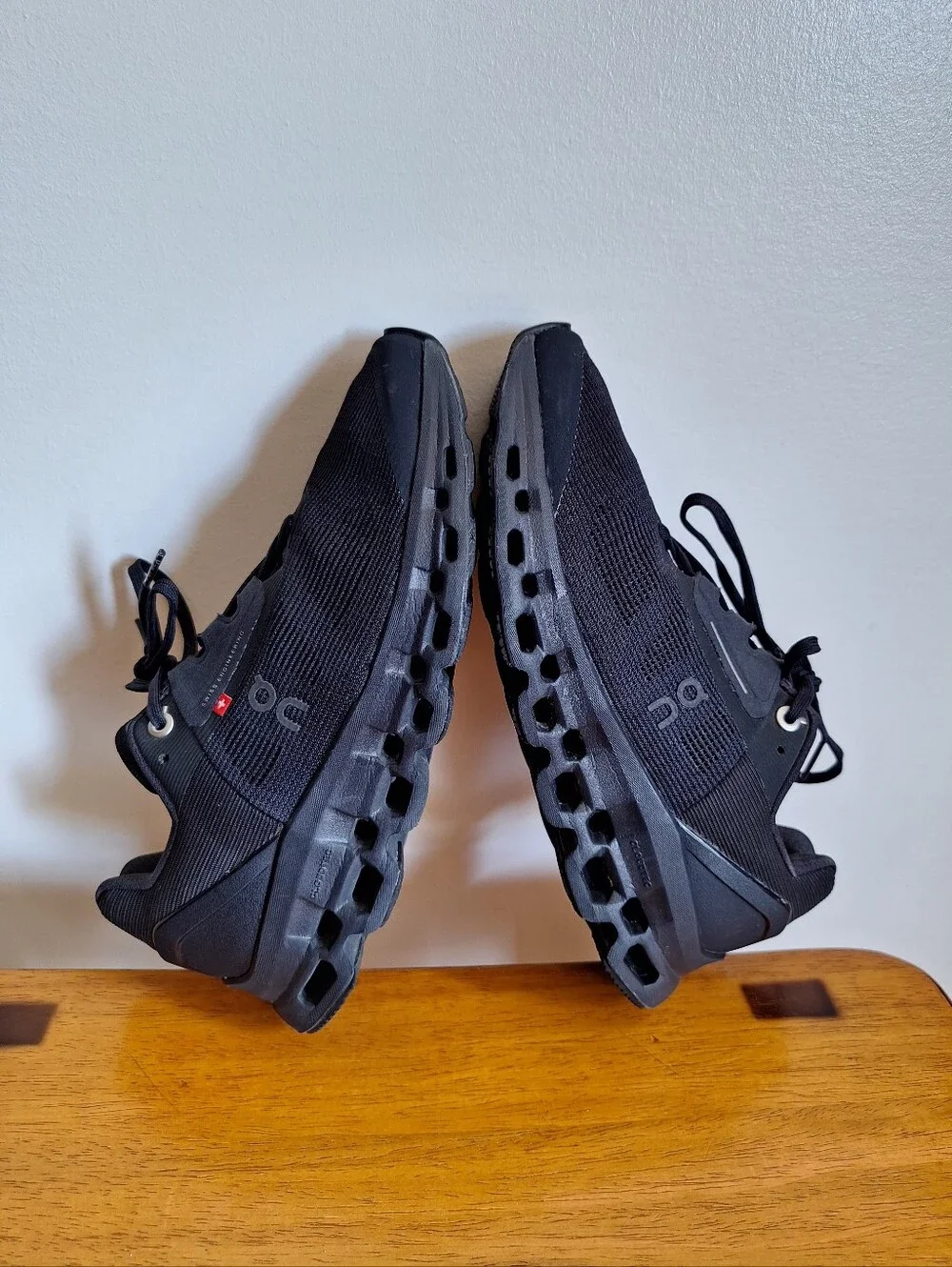 On Running Cloudstratus Women's Black Size 7